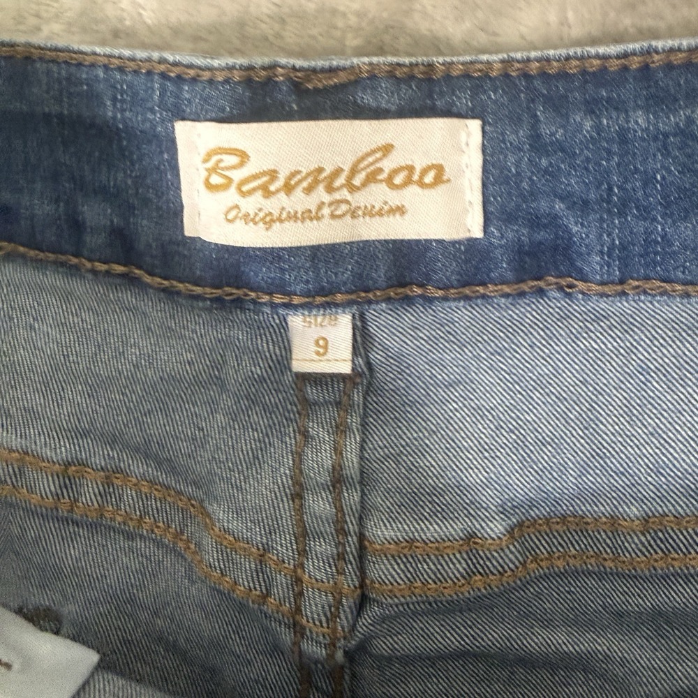Bamboo Embroidered Bell Bottoms Wide Flare Jeans Sz 9 Blue Soft Denim NWT - Picture 7 of 10